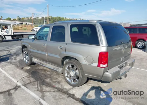 2002 Cadillac Escalade Standard z USA, uszkodzony, nr VIN 1GYEK63N92R110774